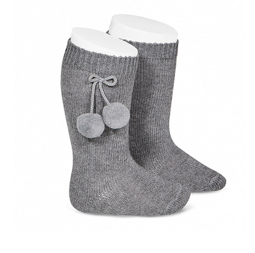 Calcetín alto de algodón liso con borlas gris