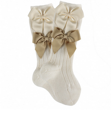 Calcetines altos con doble lazo de grosgrain