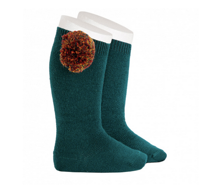 Calcetines altos lisos petroleo con borla multicolor