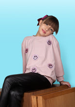 Cargar imagen en el visor de la galería, Sudadera caritas felices rosas PINK TALES