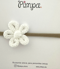 Cargar imagen en el visor de la galería, Emma - Bandita soft baby con flor tejida