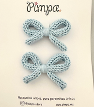 Cargar imagen en el visor de la galería, Micaela - par de moñitos tejidos en pinza