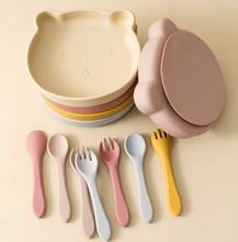 Cargar imagen en el visor de la galería, PLato con Cubiertos Osito CHIKY NYNO