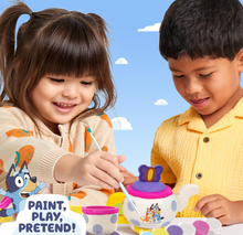 Cargar imagen en el visor de la galería, Bluey Paint &amp; Play Juego de té – Juego de 6 piezas de madera PORFYDYA