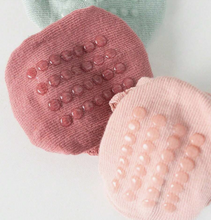 Cargar imagen en el visor de la galería, Calcetin para Niña con Olan  Talla 0-6 meses CHIKY NYNO