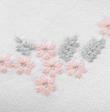 Cargar imagen en el visor de la galería, Manta de Punto Punto Flores Blanco CHIKY NYNO