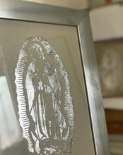 Cargar imagen en el visor de la galería, Virgen GPE Grande 9x13&quot; - Plata / Arena