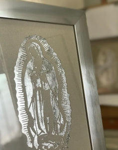 Virgen GPE Grande 9x13" - Plata / Arena