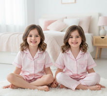 Cargar imagen en el visor de la galería, PIjama de Niña Tres Piezas Mariposas Rosa CHIKY NYNO