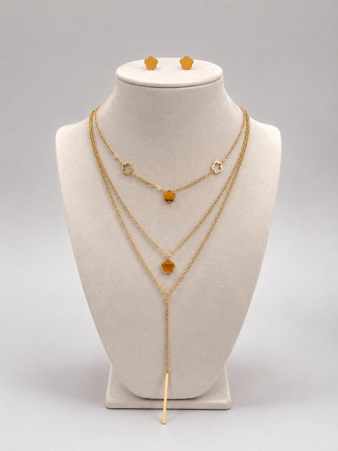 Juego dorado aretes y collar Flores BENDITA PIEDRA