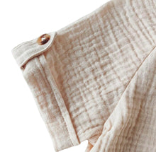 Cargar imagen en el visor de la galería, Conjunto Beige  Muselina Sablas  Niño CHIKY NYNO