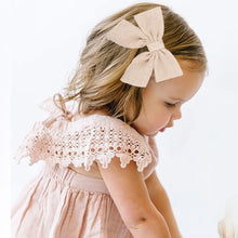Cargar imagen en el visor de la galería, Par Hair Clips Nara